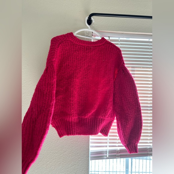 Sweater. - Picture 1 of 1